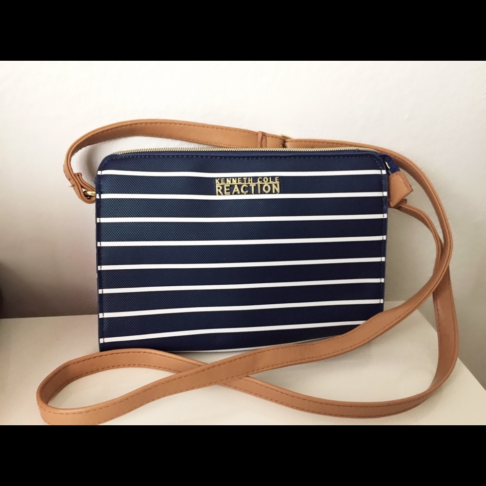 Kenneth Cole Reaction Small Crossbody Bag